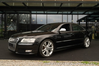 Audi S8 V10