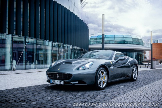 Ferrari California Top Podepsaná KIMI RAIKKO
