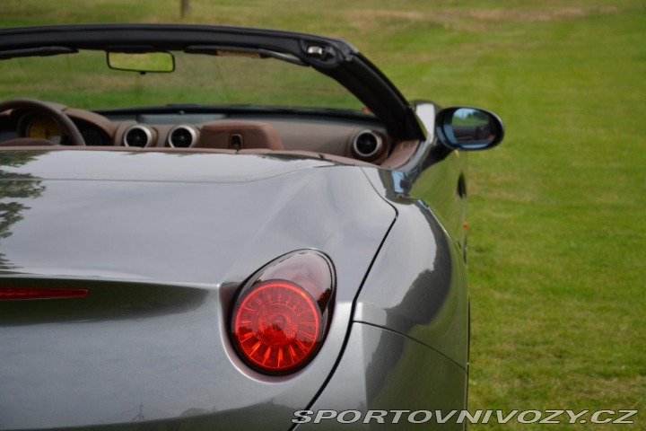 Ferrari California Top Podepsaná KIMI RAIKKO 2011