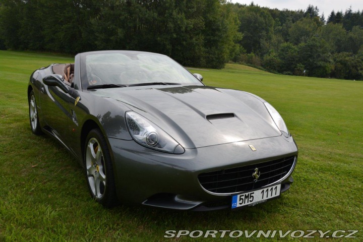 Ferrari California Top Podepsaná KIMI RAIKKO 2011