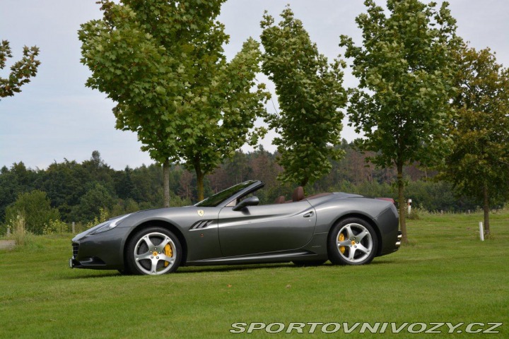 Ferrari California Top Podepsaná KIMI RAIKKO 2011