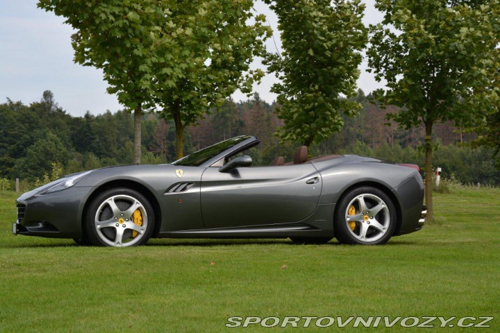 Ferrari California Top Podepsaná KIMI RAIKKO 2011