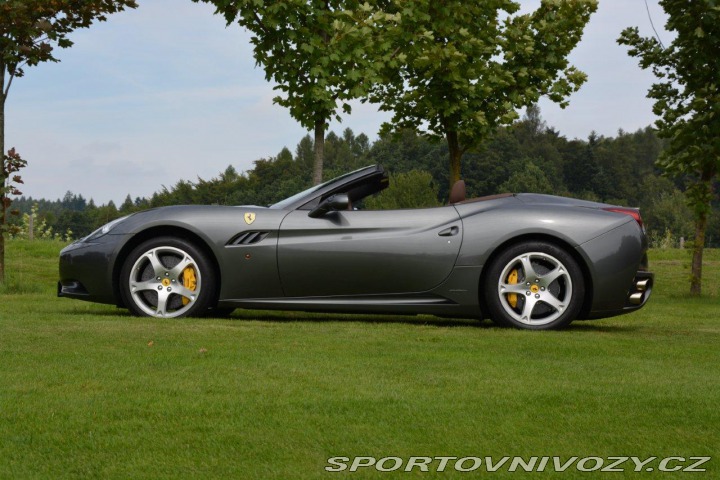 Ferrari California Top Podepsaná KIMI RAIKKO 2011