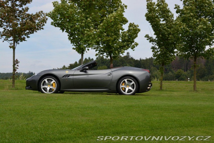 Ferrari California Top Podepsaná KIMI RAIKKO 2011