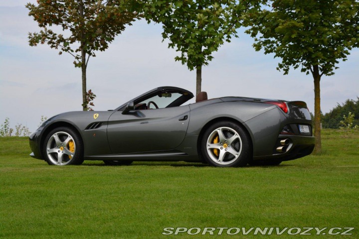 Ferrari California Top Podepsaná KIMI RAIKKO 2011