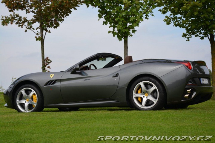 Ferrari California Top Podepsaná KIMI RAIKKO 2011