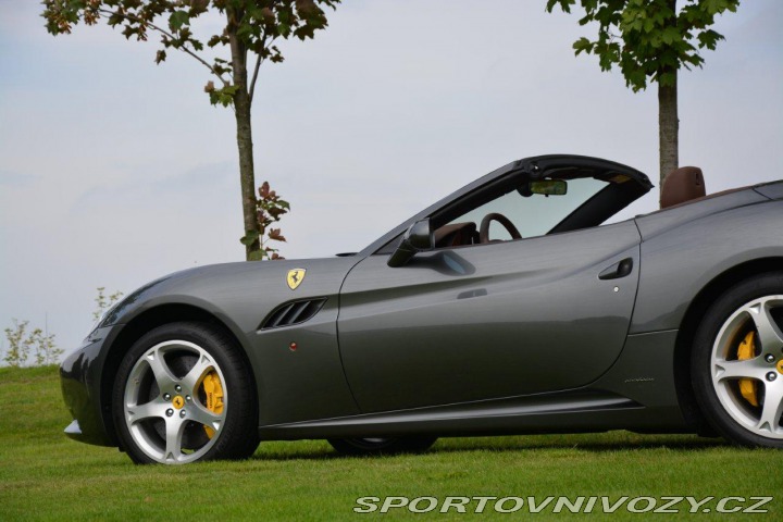 Ferrari California Top Podepsaná KIMI RAIKKO 2011