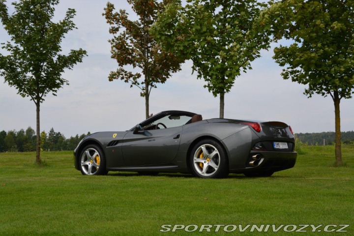Ferrari California Top Podepsaná KIMI RAIKKO 2011