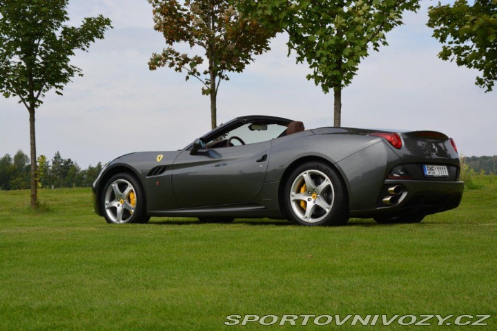 Ferrari California Top Podepsaná KIMI RAIKKO 2011