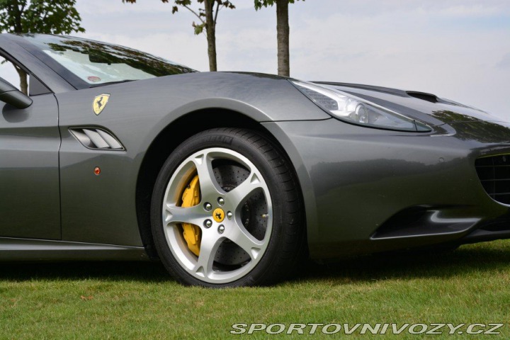 Ferrari California Top Podepsaná KIMI RAIKKO 2011