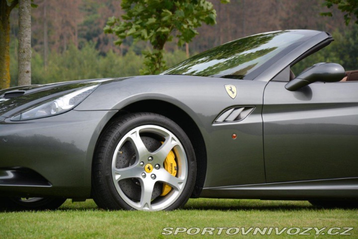 Ferrari California Top Podepsaná KIMI RAIKKO 2011