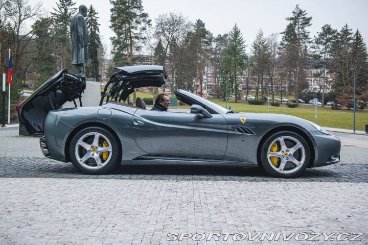 Ferrari California Top Podepsaná KIMI RAIKKO 2011