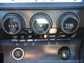 Jaguar F-Type 5,0 V8 R-Dynamic P450 4x4 2022