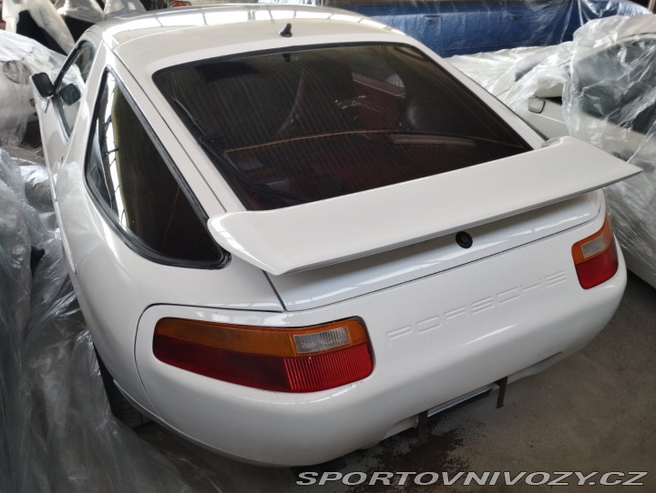 Porsche 928 S4 1991 v renovaci, lak 1990