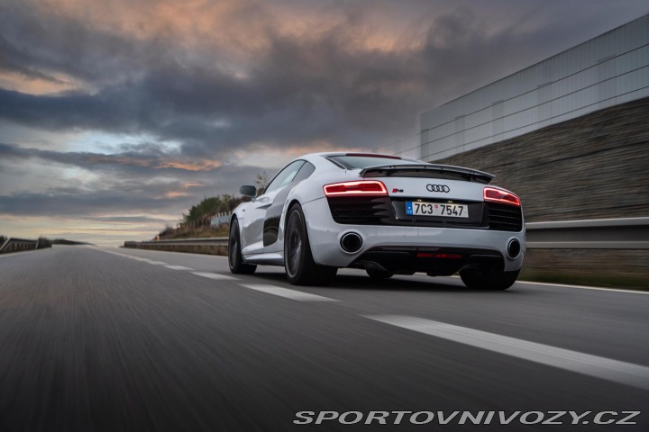 Audi R8 Facelift-5.2 V10,S-tronic 2013