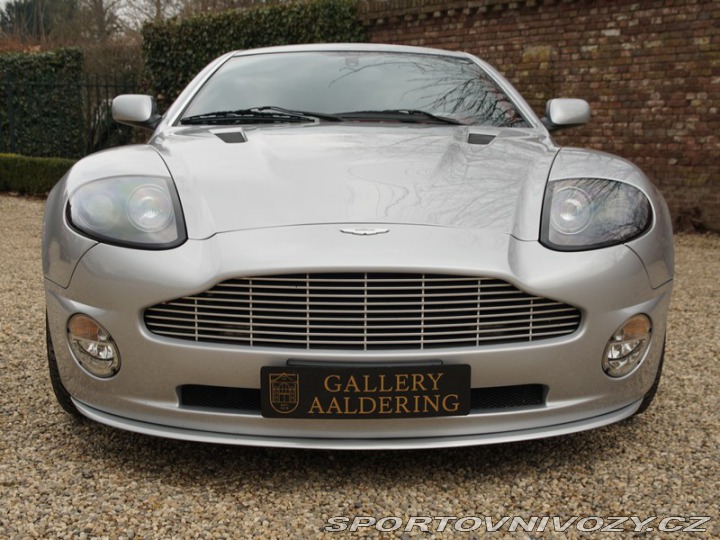 Aston Martin Vanquish SLEVA! 2004