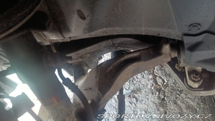 Nissan 370 Z byl krásný, hav. Málo km 2014