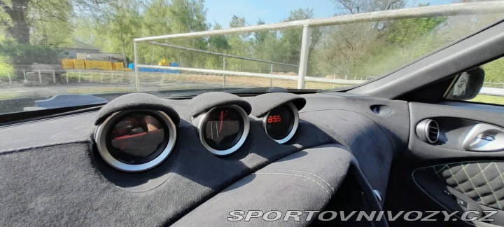 Nissan 370 Z byl krásný, hav. Málo km 2014