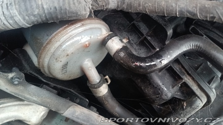 Nissan 370 Z byl krásný, hav. Málo km 2014