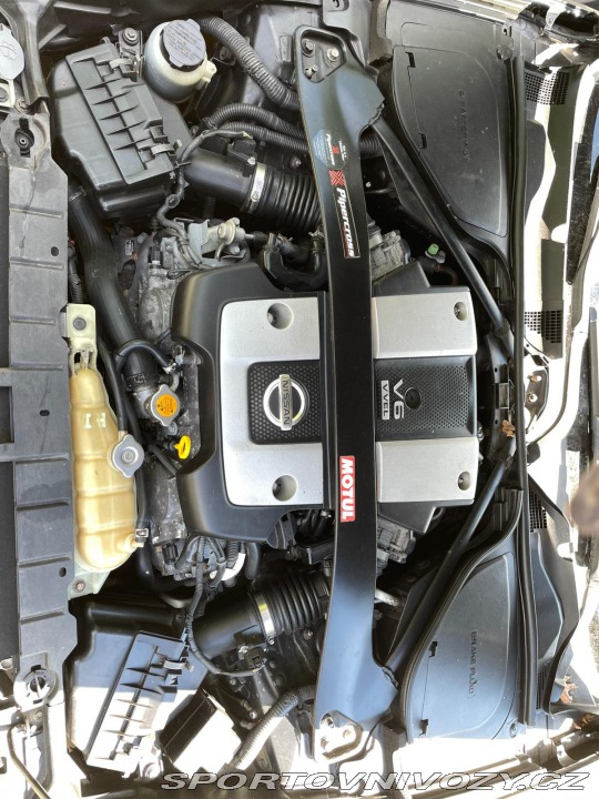 Nissan 370 Z byl krásný, hav. Málo km 2014