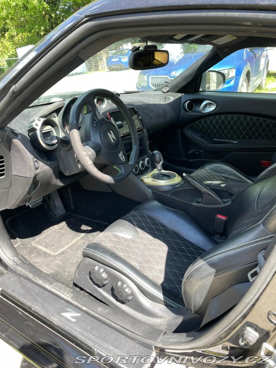 Nissan 370 Z byl krásný, hav. Málo km 2014