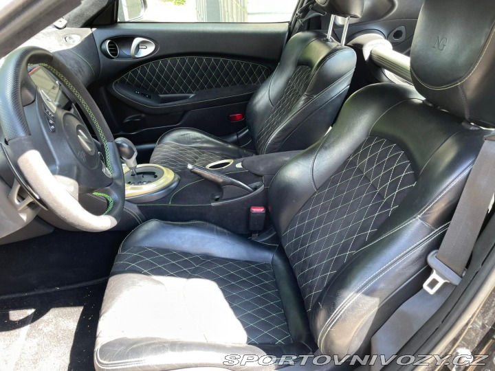 Nissan 370 Z byl krásný, hav. Málo km 2014