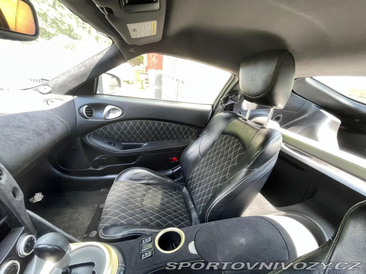 Nissan 370 Z byl krásný, hav. Málo km 2014