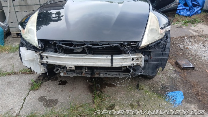 Nissan 370 Z byl krásný, hav. Málo km 2014