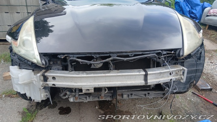 Nissan 370 Z byl krásný, hav. Málo km 2014