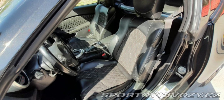 Nissan 370 Z byl krásný, hav. Málo km 2014