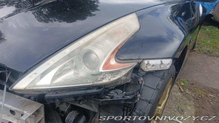 Nissan 370 Z byl krásný, hav. Málo km 2014