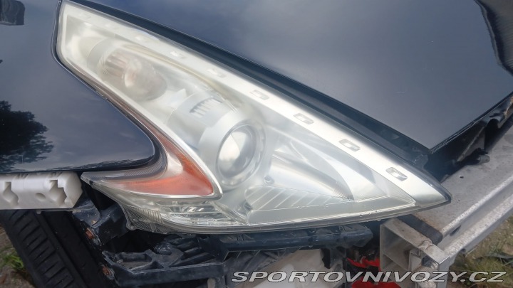 Nissan 370 Z byl krásný, hav. Málo km 2014
