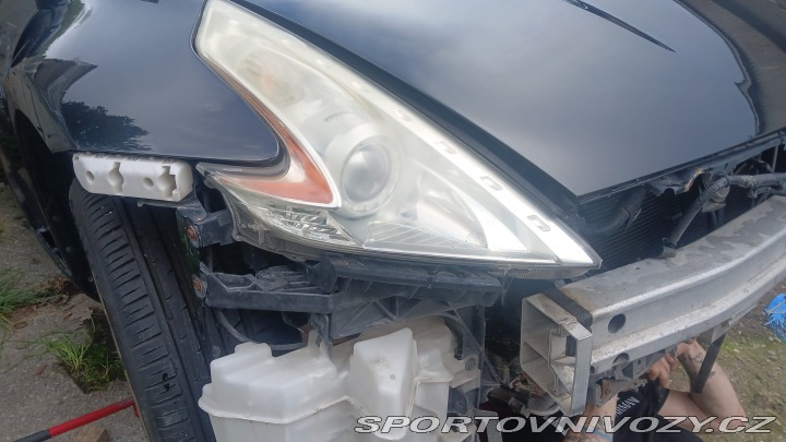 Nissan 370 Z byl krásný, hav. Málo km 2014