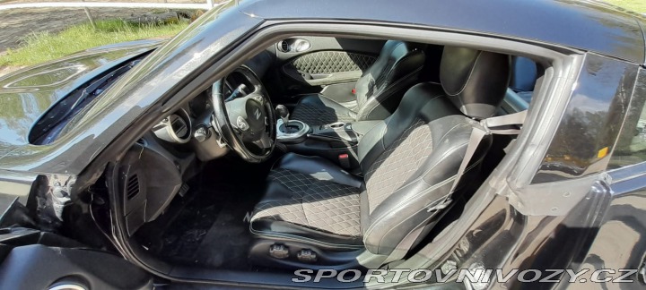 Nissan 370 Z krásný, facelift, málo km 2014
