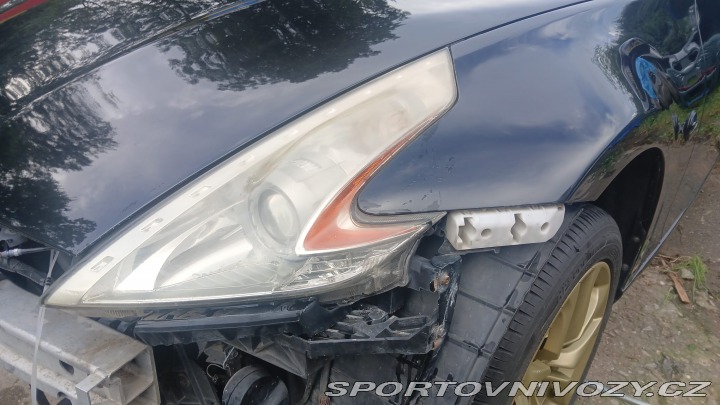 Nissan 370 Z byl krásný, hav. Málo km 2014