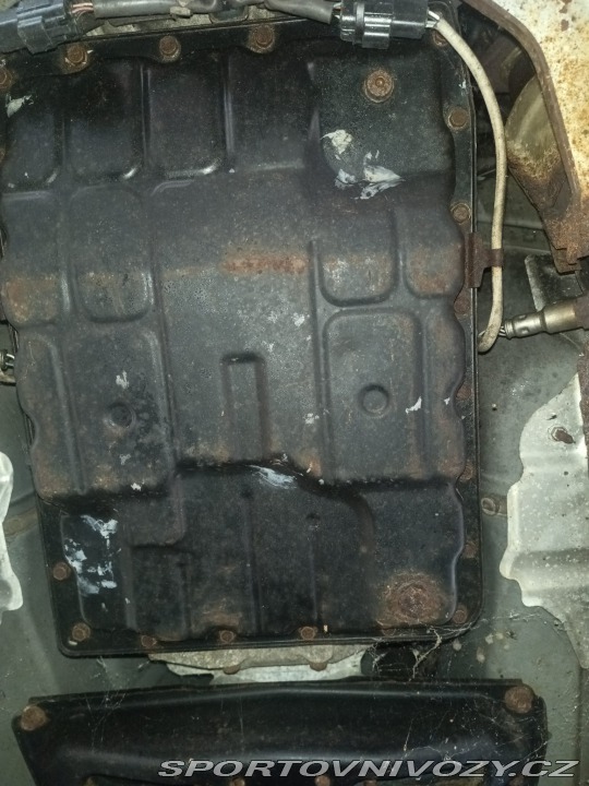Nissan 370 Z byl krásný, hav. Málo km 2014