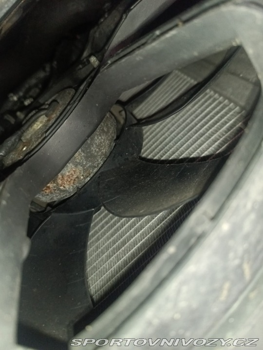 Nissan 370 Z byl krásný, hav. Málo km 2014