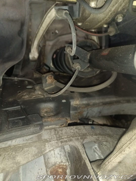 Nissan 370 Z byl krásný, hav. Málo km 2014