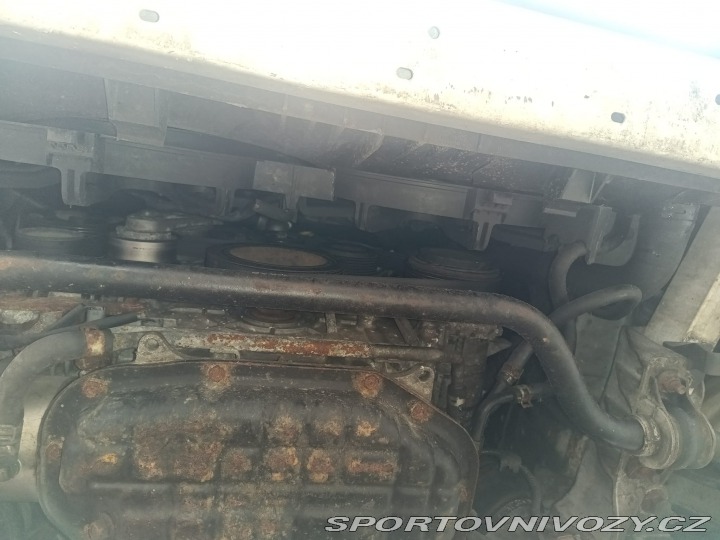 Nissan 370 Z byl krásný, hav. Málo km 2014