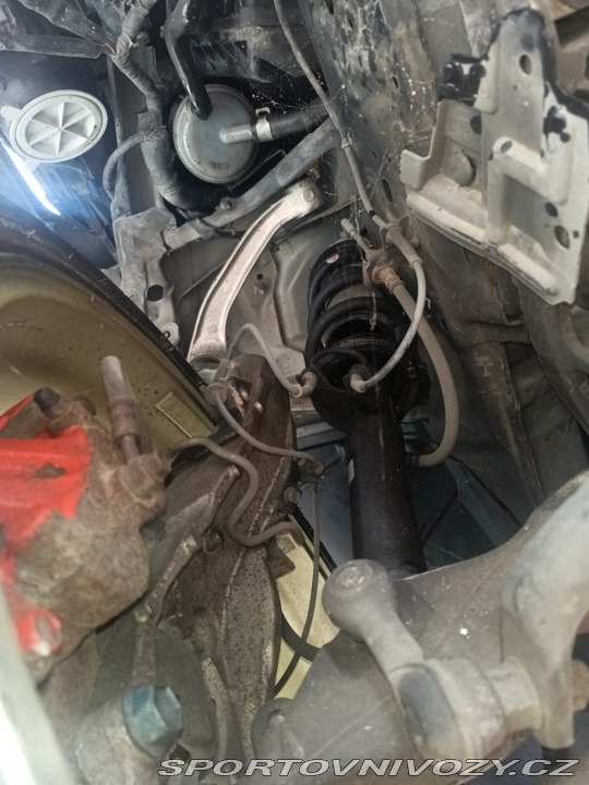 Nissan 370 Z byl krásný, hav. Málo km 2014