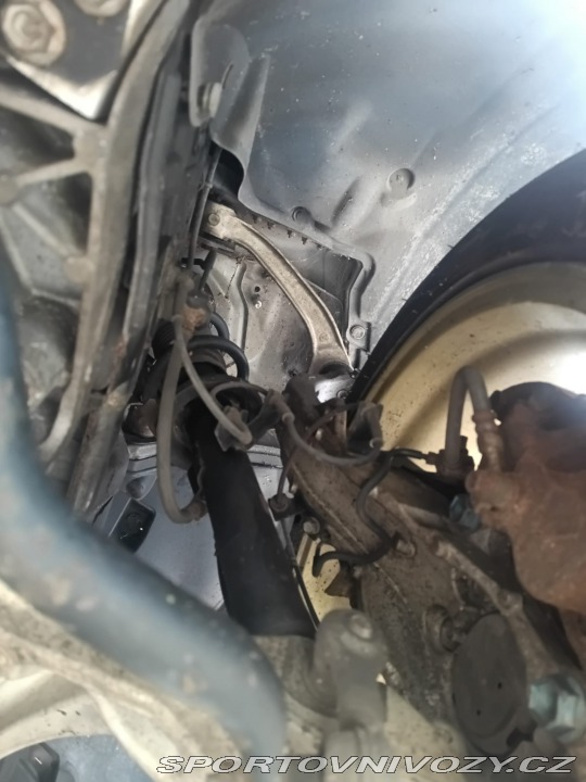 Nissan 370 Z byl krásný, hav. Málo km 2014