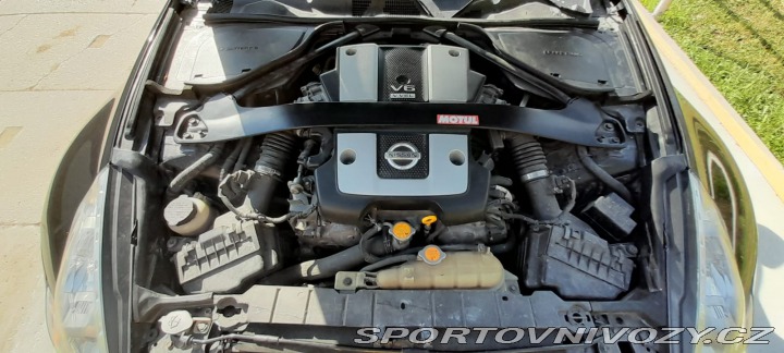 Nissan 370 Z byl krásný, hav. Málo km 2014