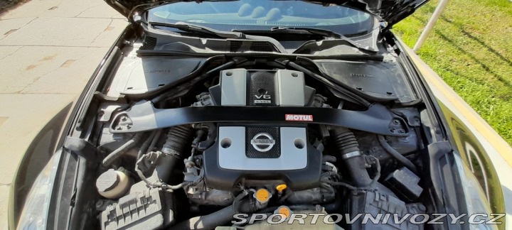 Nissan 370 Z byl krásný, hav. Málo km 2014