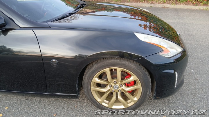 Nissan 370 Z byl krásný, hav. Málo km 2014