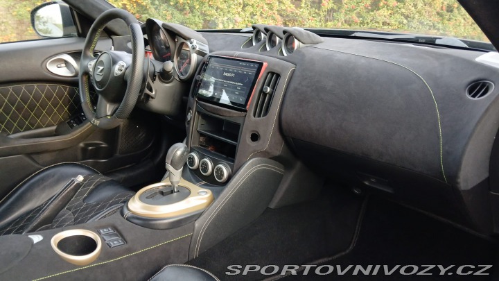 Nissan 370 Z byl krásný, hav. Málo km 2014