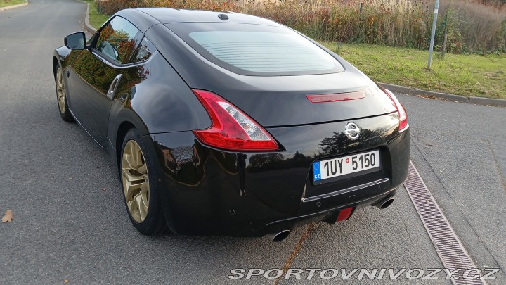 Nissan 370 Z byl krásný, hav. Málo km 2014