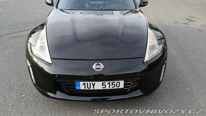 Nissan 370 Z byl krásný, hav. Málo km 2014