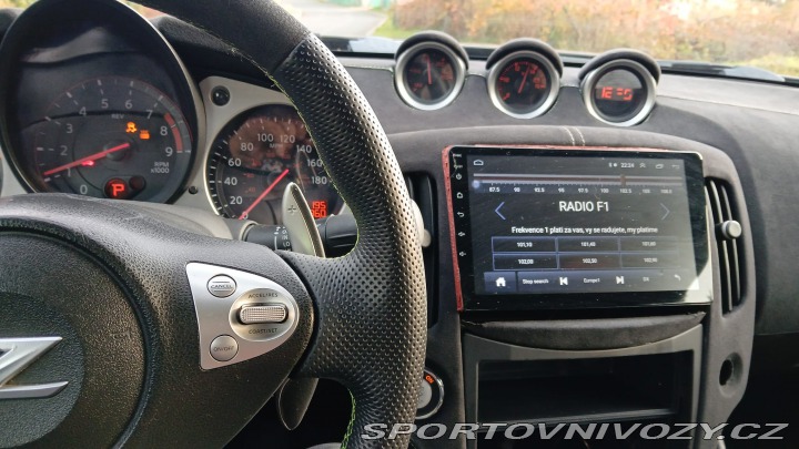 Nissan 370 Z byl krásný, hav. Málo km 2014