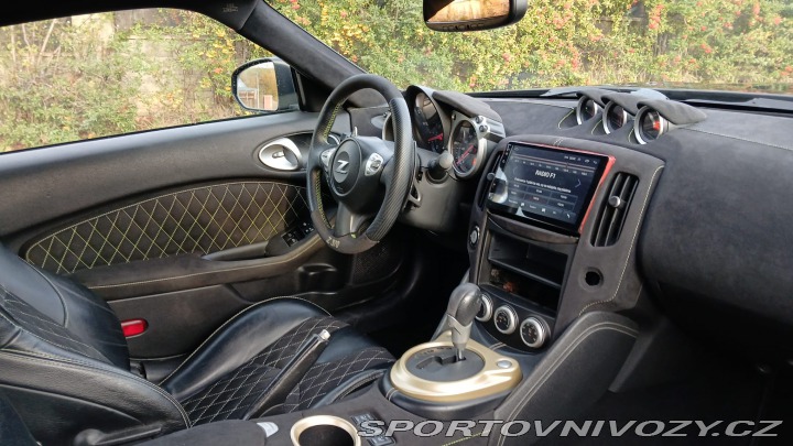 Nissan 370 Z krásný, facelift, málo km 2014