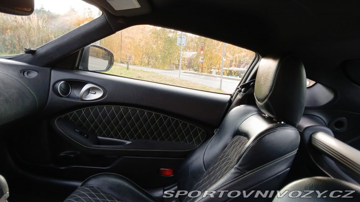 Nissan 370 Z byl krásný, hav. Málo km 2014